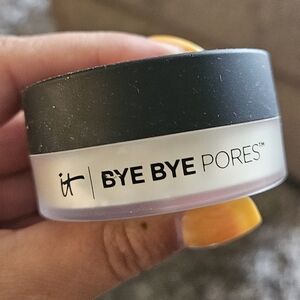 It cosmetics bye bye pores translucent loose setting powder